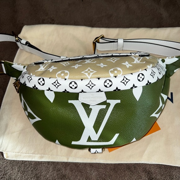 LOUIS VUITTON BUM BAG GIANT MONOGRAM KHAKI GREEN BEIGE FANNY PACK - Picture 3 of 14
